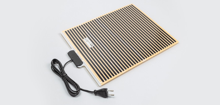 Polyester film heater with plug connectiton