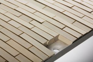 Mounting hole in the metal sheath of a ceramic insulated surface heater [3 / 8]