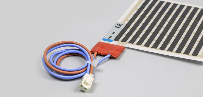 Polyester heater connected by silicone patch, silicone leads and plug on a tab outside the heating surface
