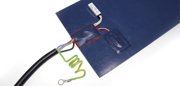 Silicone heater with limiter Uchiya, PT 100, ground lead, IP 65, Low-Smoke-Low-Toxic material (blue silicone)